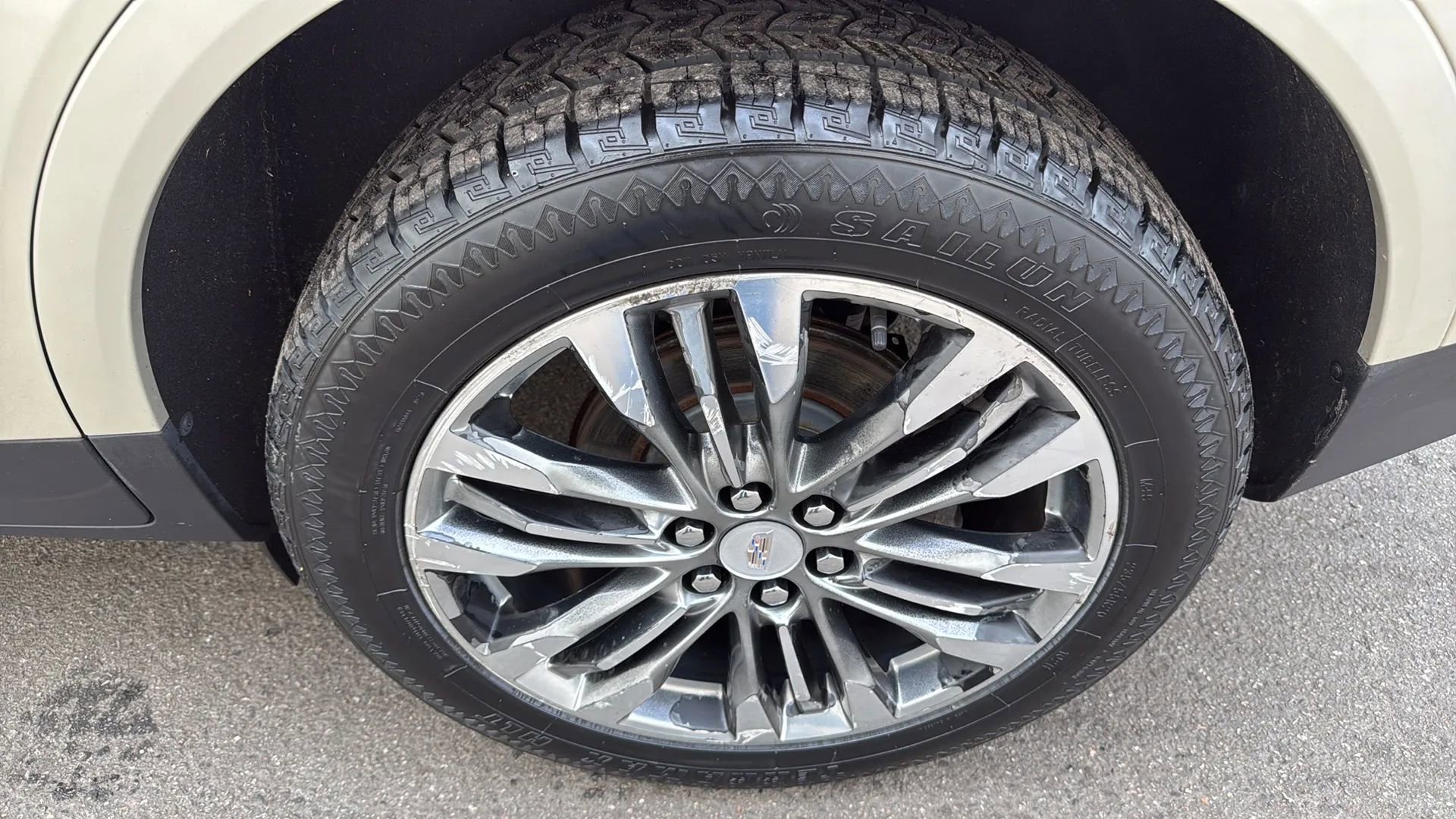 Used 2017 Cadillac XT5 Premium Luxury w/ LPO, Wheel Lock Package image 9