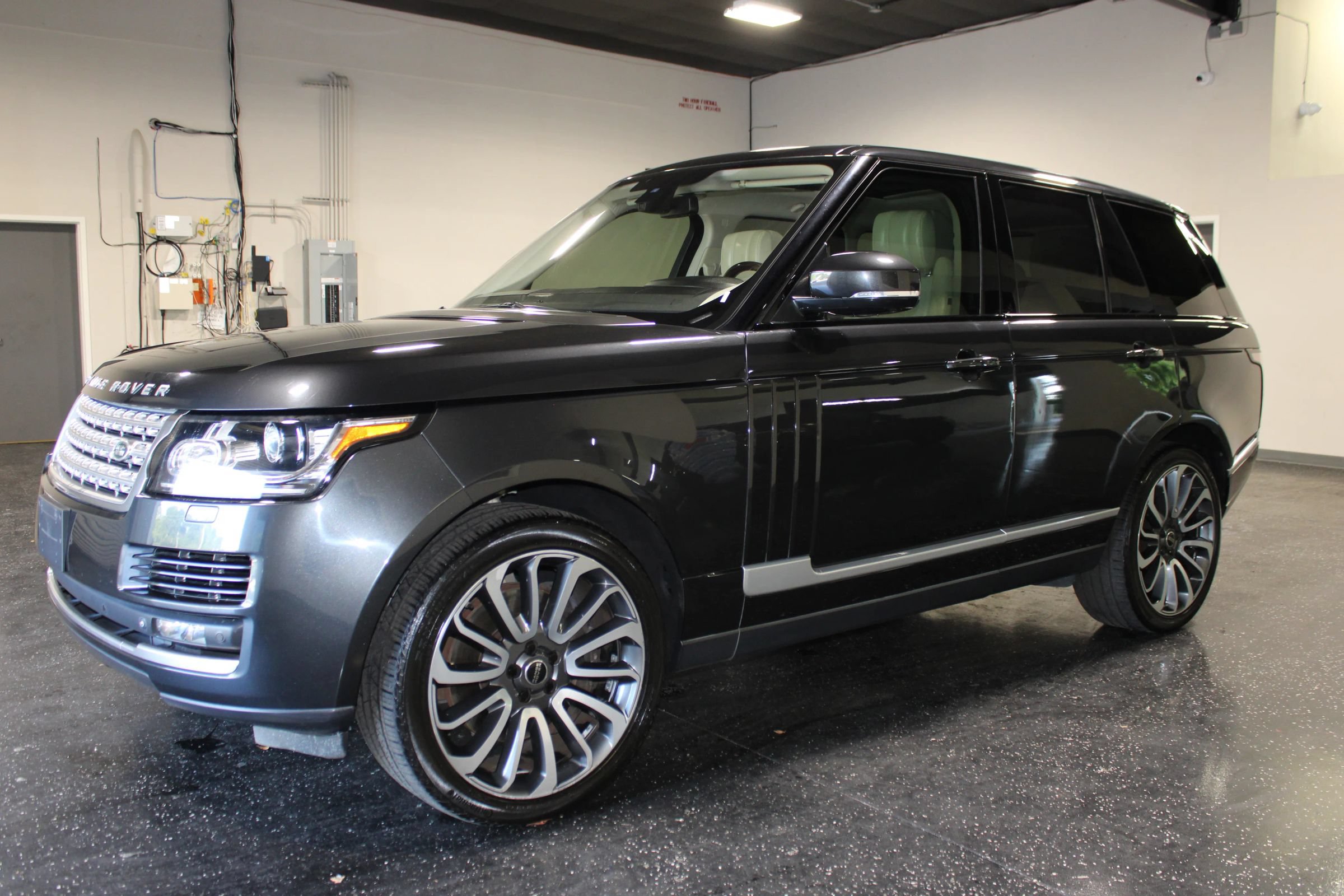 Used 2014 Land Rover Range Rover Supercharged AWD/4WD image 8