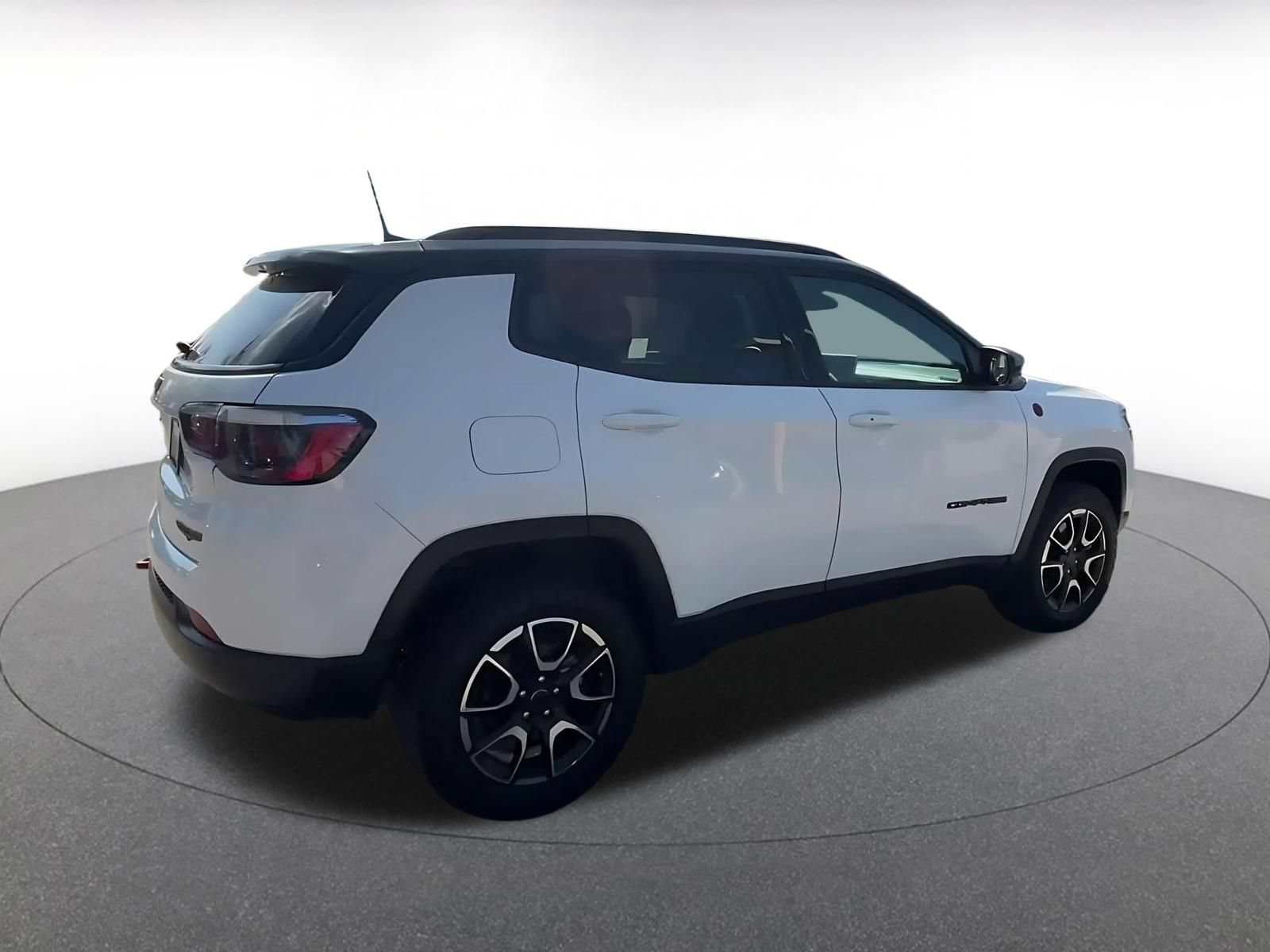 Used 2025 Jeep Compass Trailhawk AWD/4WD image 14