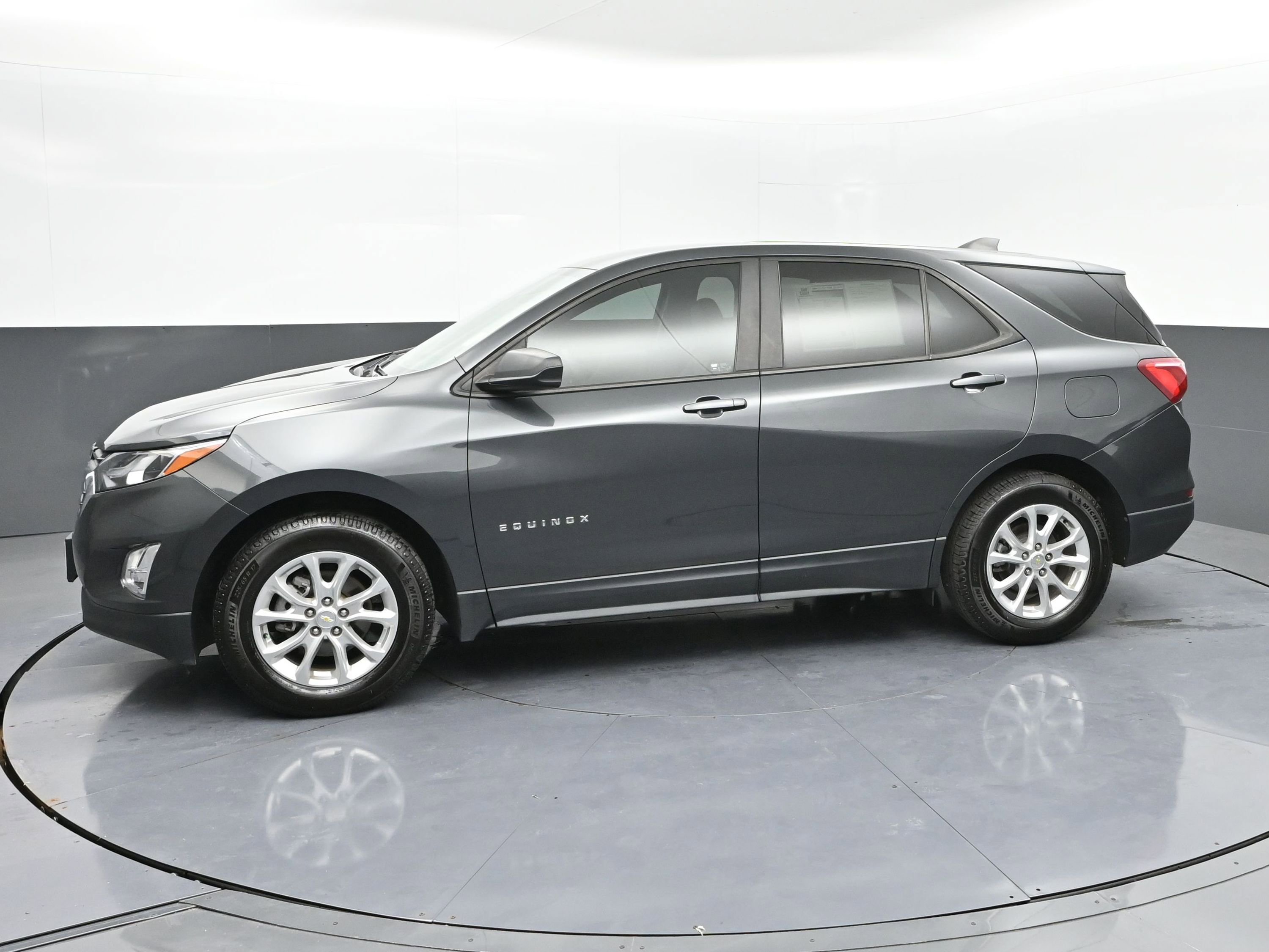 Used 2021 Chevrolet Equinox LS w/ LS Convenience Package image 27