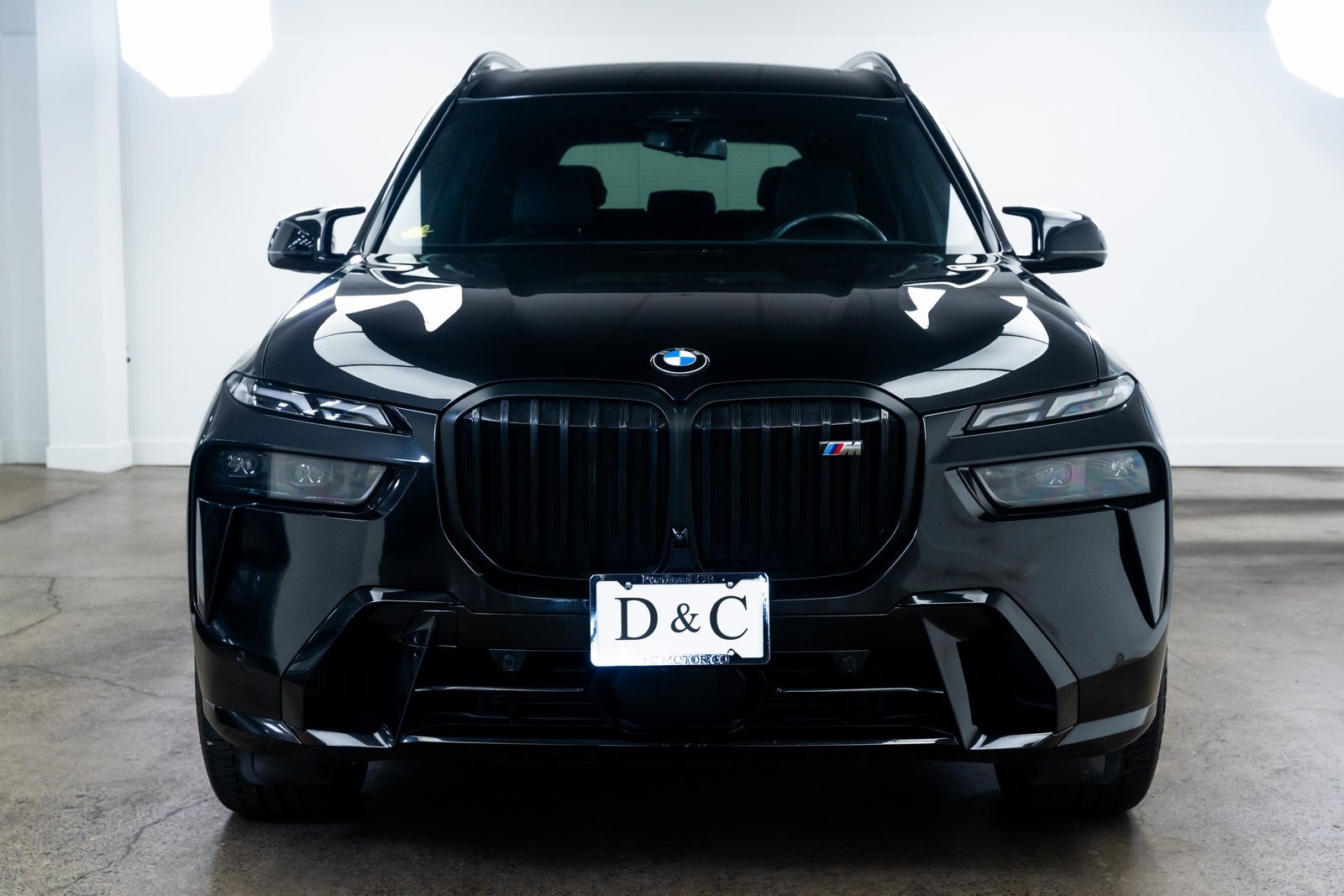 Used 2023 BMW X7 M60i w/ Executive Package image 2