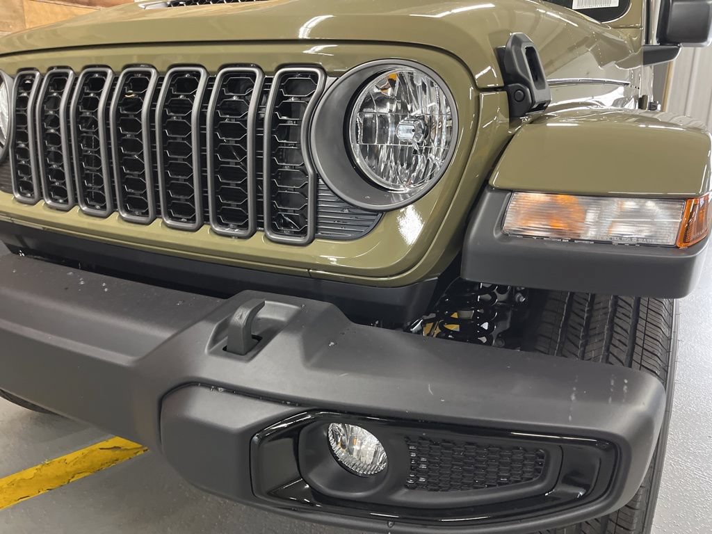New 2026 Jeep Gladiator Sport AWD/4WD image 10