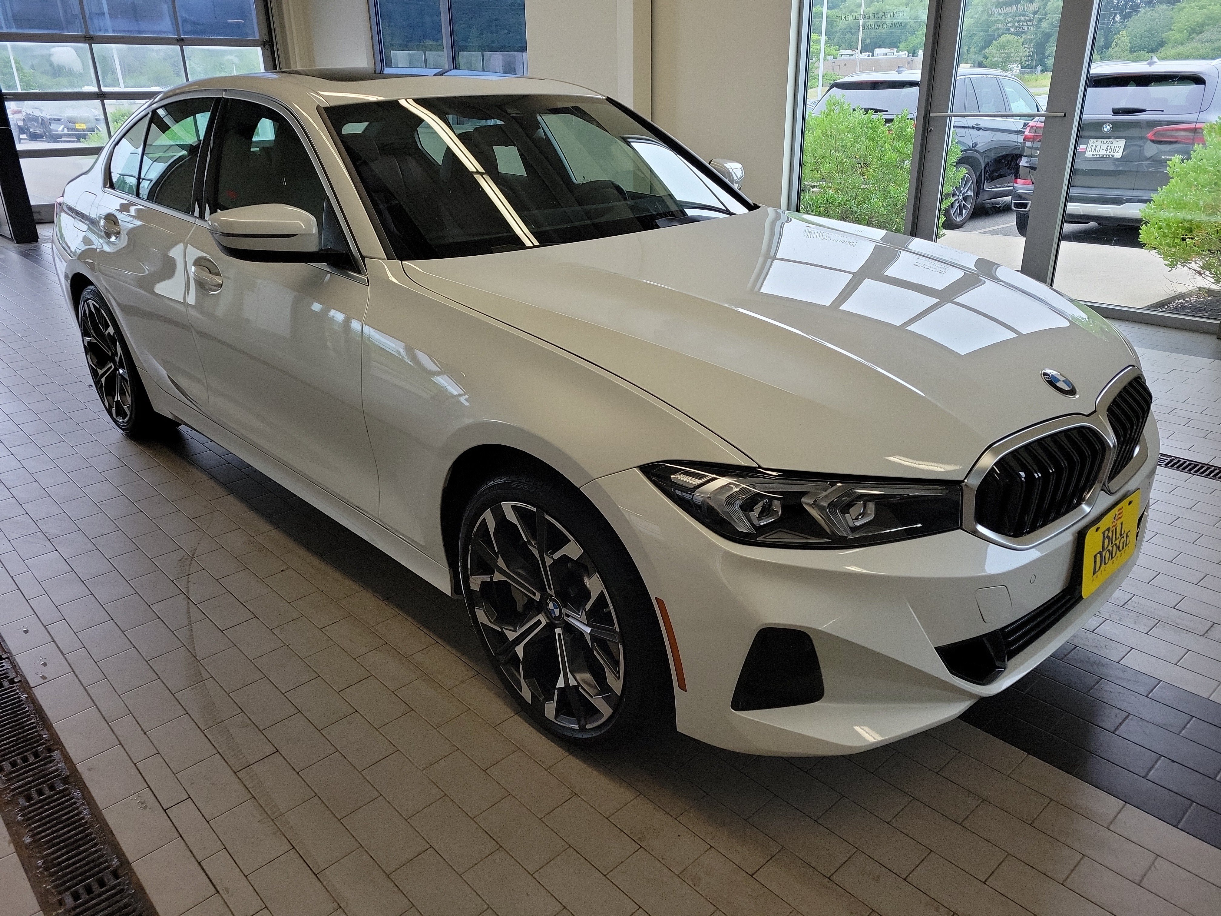 Used 2026 BMW 330i xDrive Sedan AWD/4WD image 3
