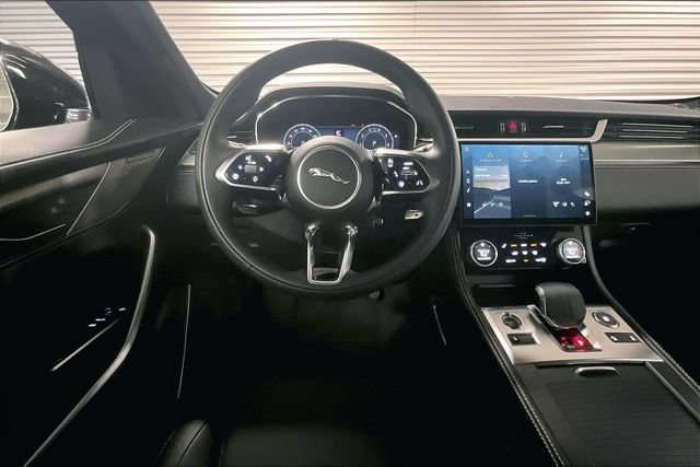 Certified 2026 Jaguar F-PACE R-Dynamic S AWD/4WD image 4