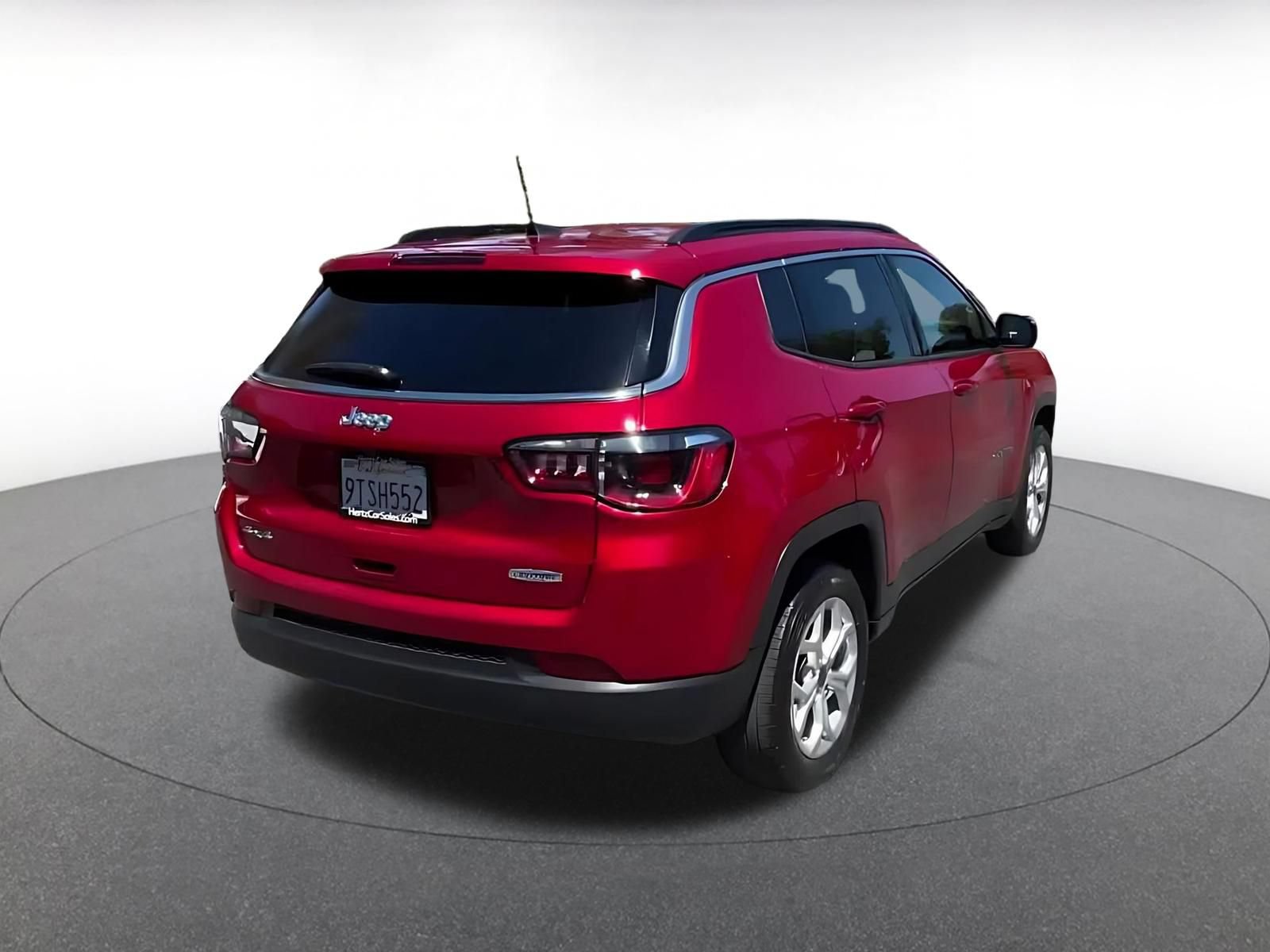 Used 2025 Jeep Compass Latitude AWD/4WD image 14