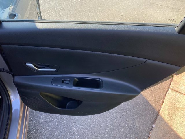 Used 2023 Hyundai Elantra SE FWD image 33