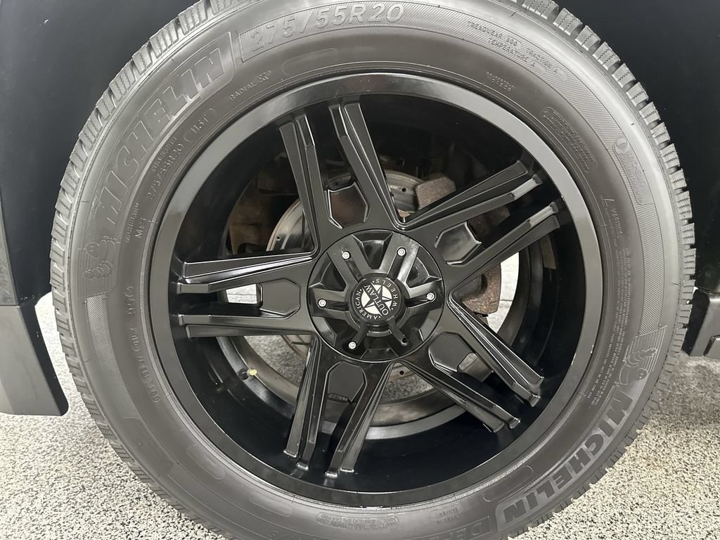 Used 2016 Chevrolet Suburban LT w/ Luxury Package AWD/4WD image 18