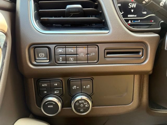 Certified 2022 GMC Yukon SLT w/ SLT Premium Package AWD/4WD image 15