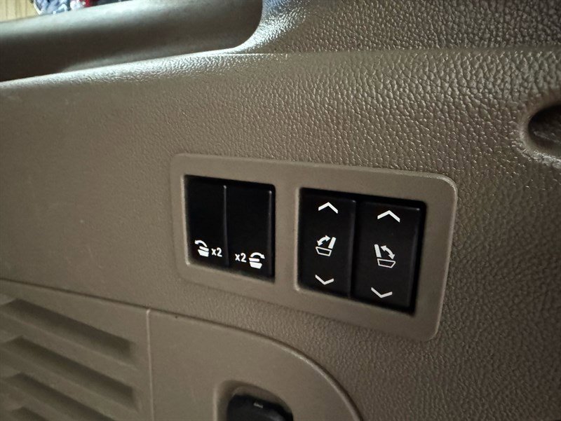 Used 2019 Chevrolet Suburban LT AWD/4WD image 28