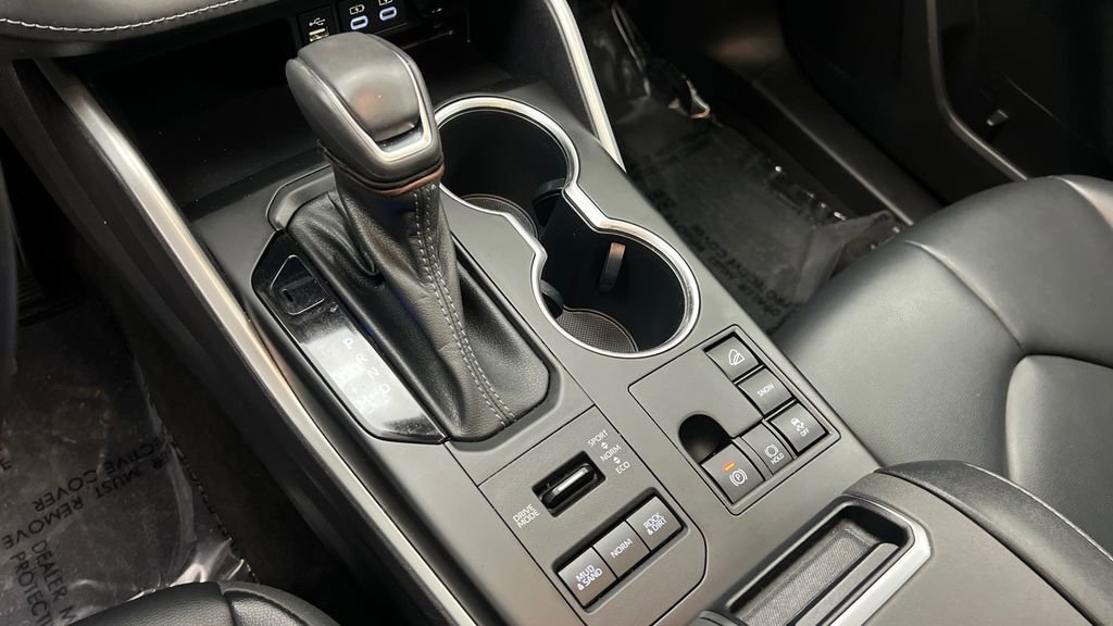 Used 2023 Toyota Highlander XLE image 16