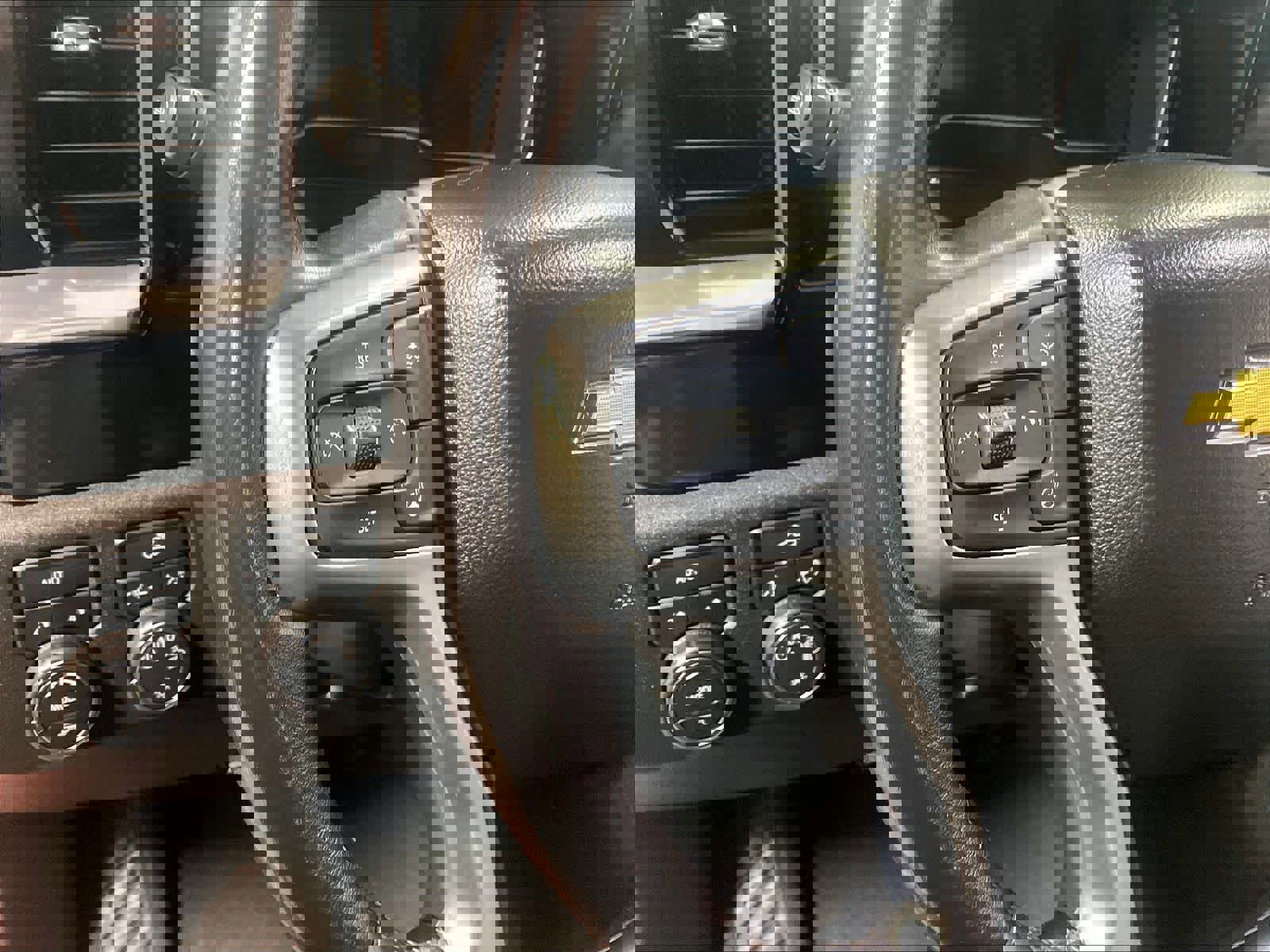 Used 2022 Chevrolet Silverado 1500 LT AWD/4WD image 22