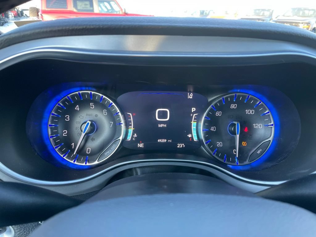 Used 2025 Chrysler Pacifica Limited FWD image 10