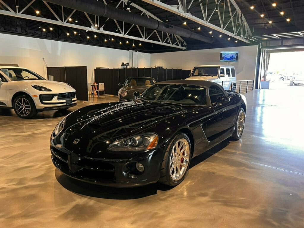 Used 2004 Dodge Viper SRT-10 RWD image 2