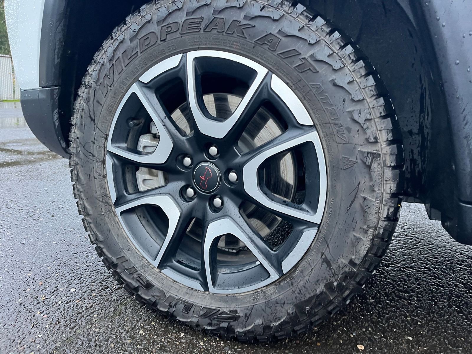 Used 2025 Jeep Compass Trailhawk image 29