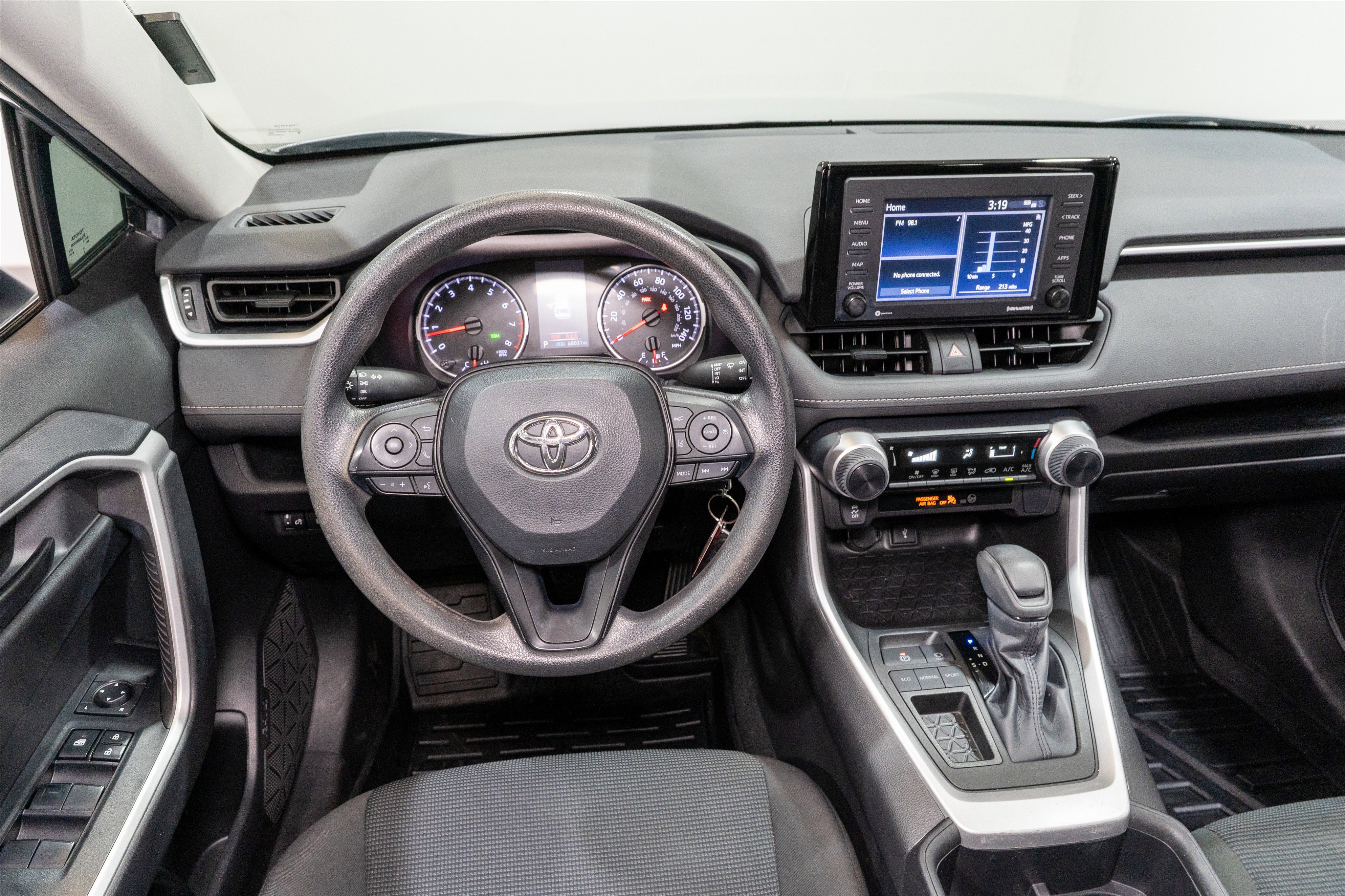Used 2022 Toyota RAV4 LE FWD image 11