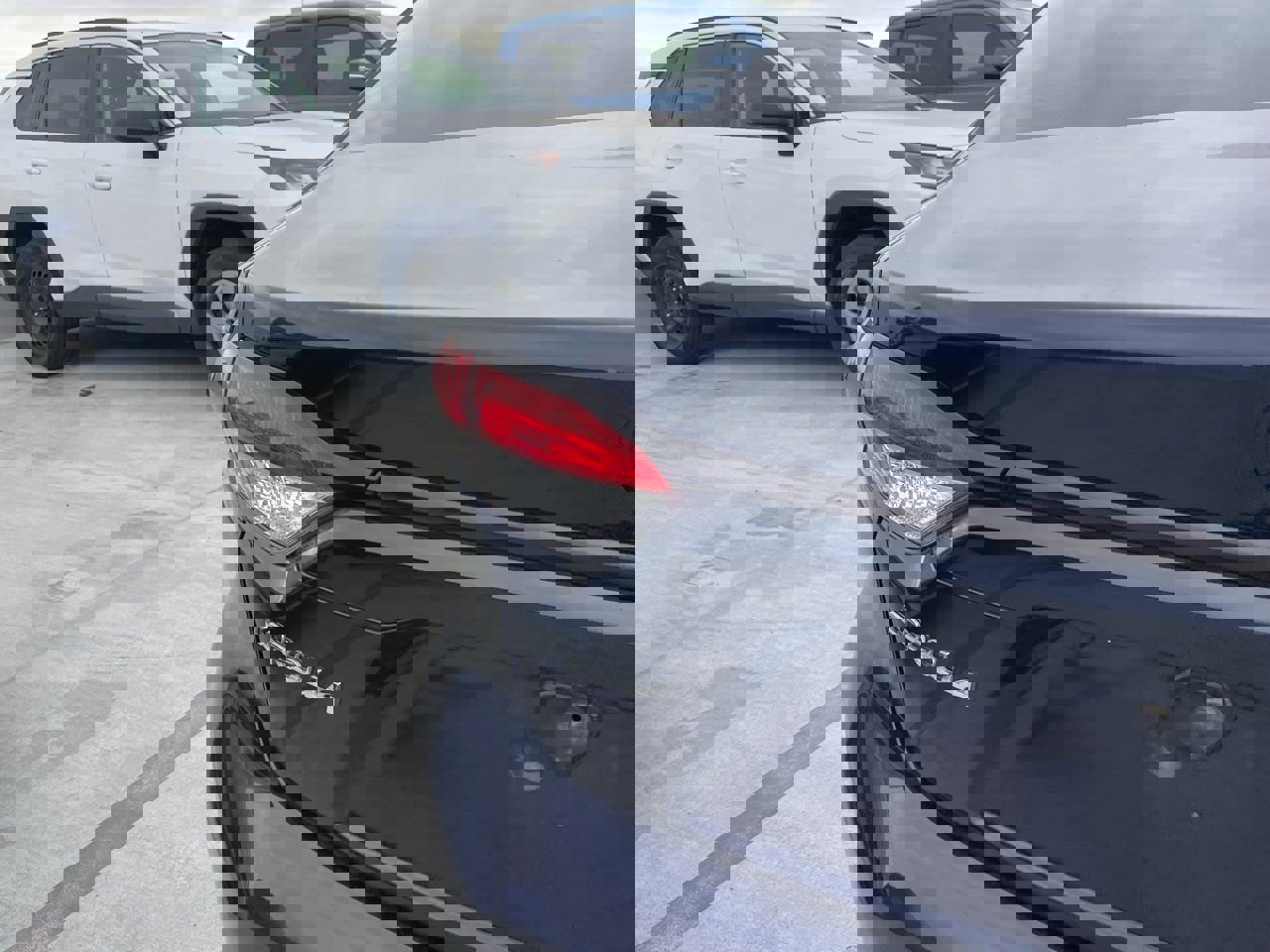 Used 2021 Toyota Corolla LE image 4