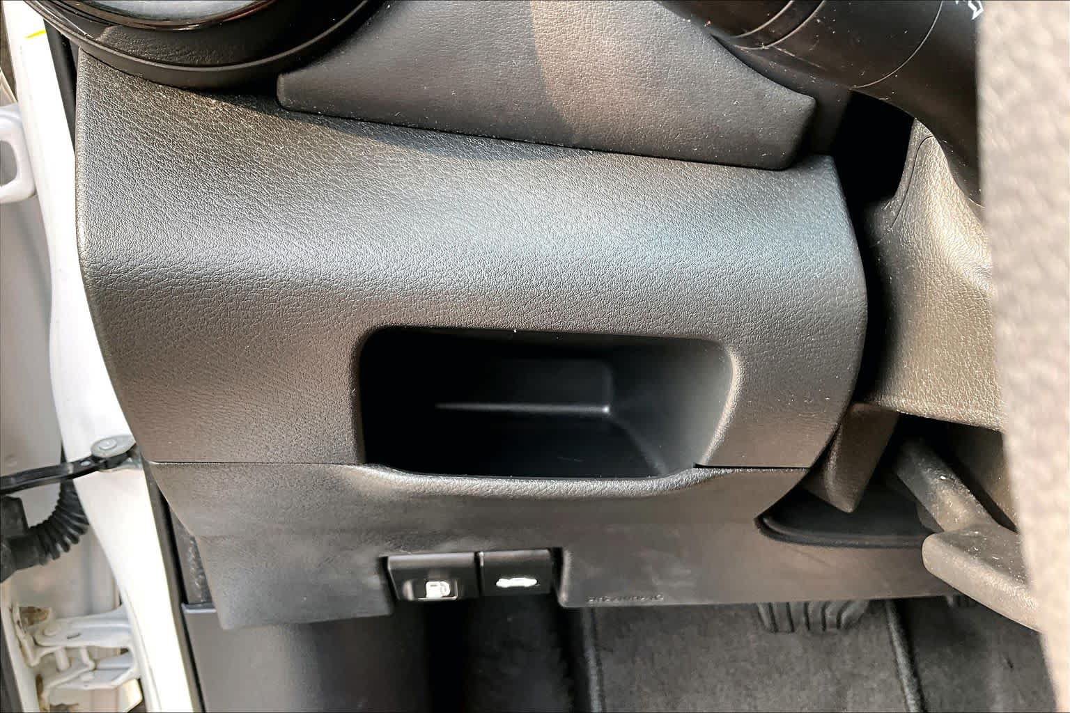 Certified 2020 Nissan Kicks SR FWD image 32