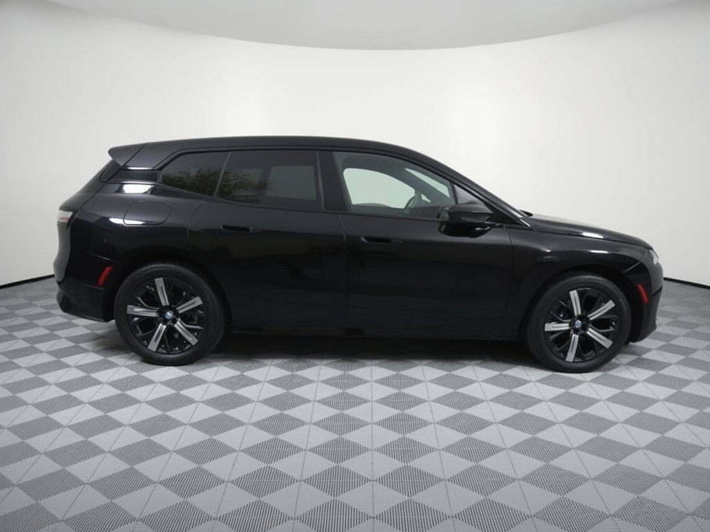 Used 2024 BMW iX xDrive50 w/ Sport Package AWD/4WD image 8
