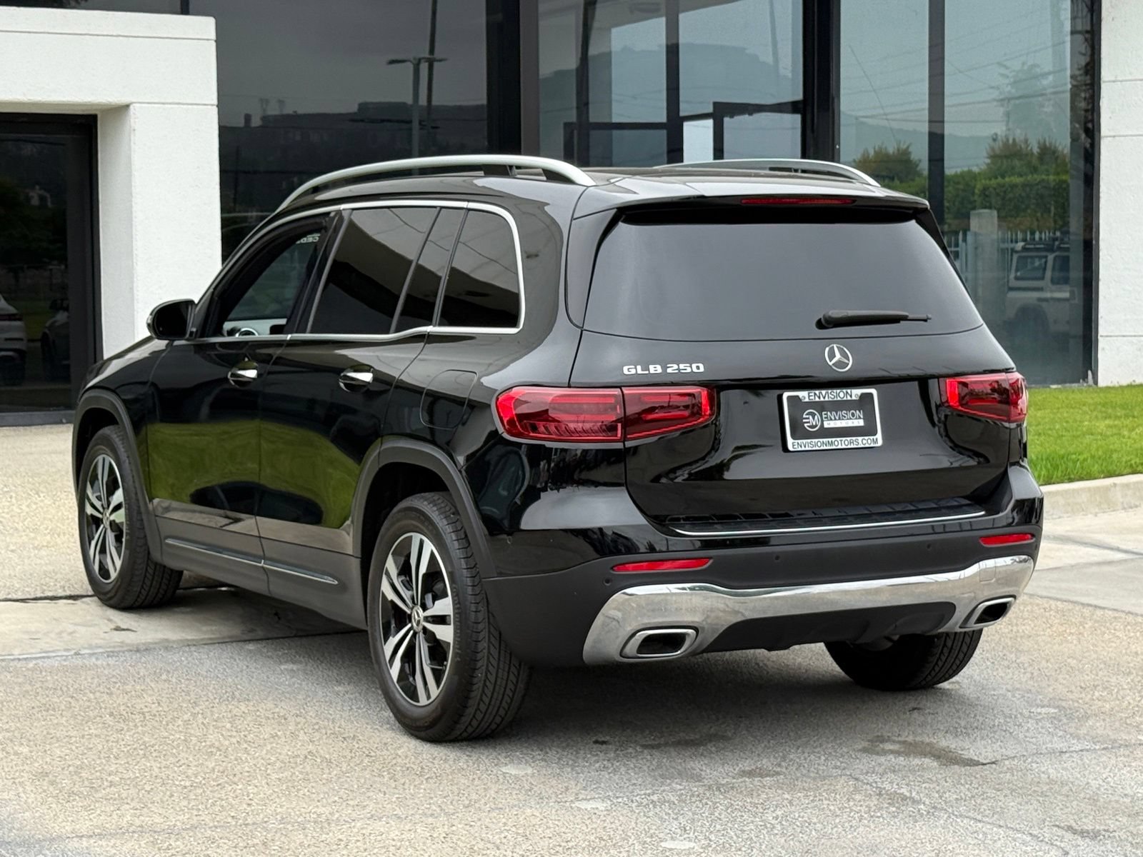 Used 2025 Mercedes-Benz GLB 250 image 11