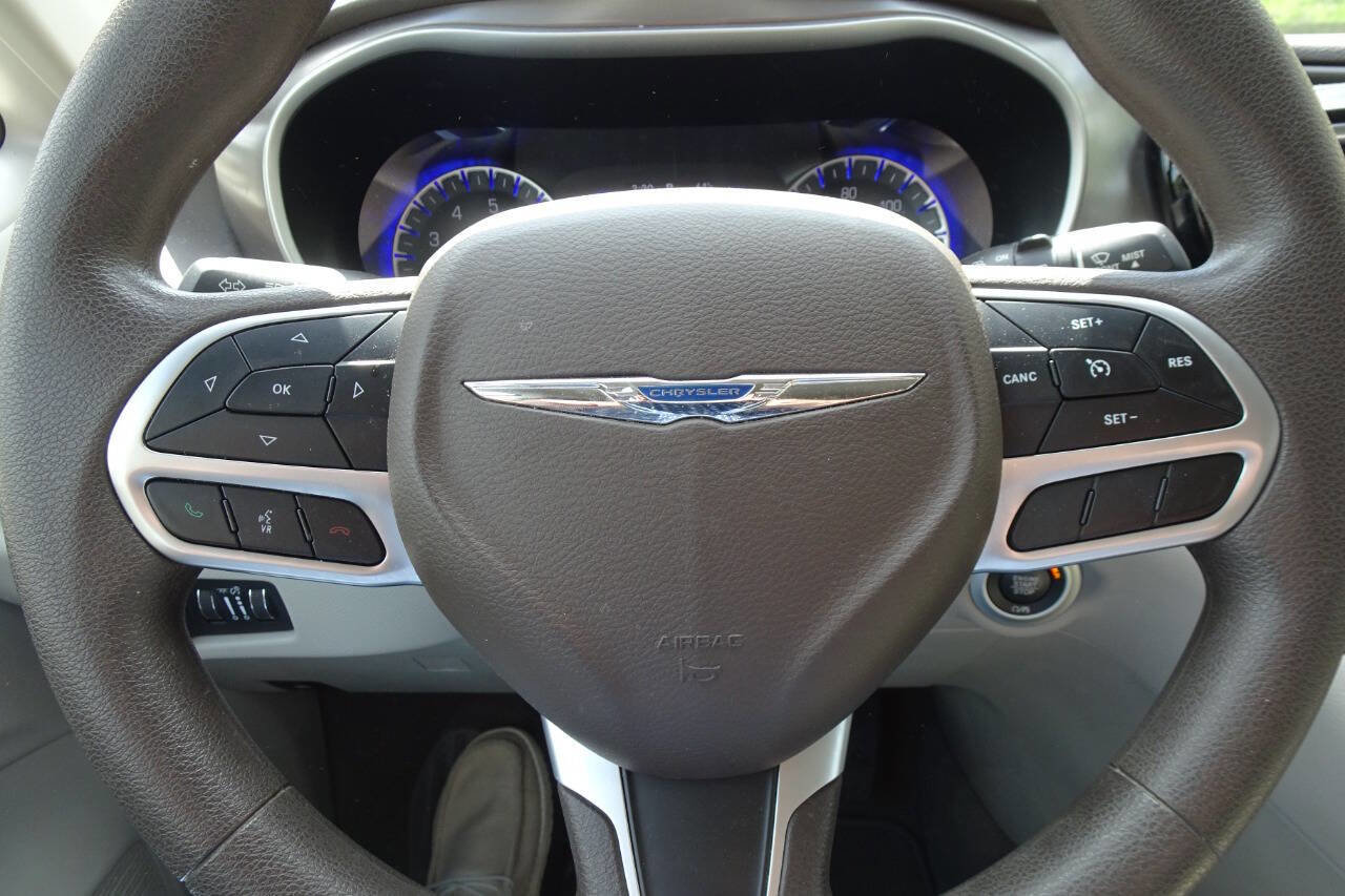 Used 2018 Chrysler Pacifica Touring Plus FWD image 24