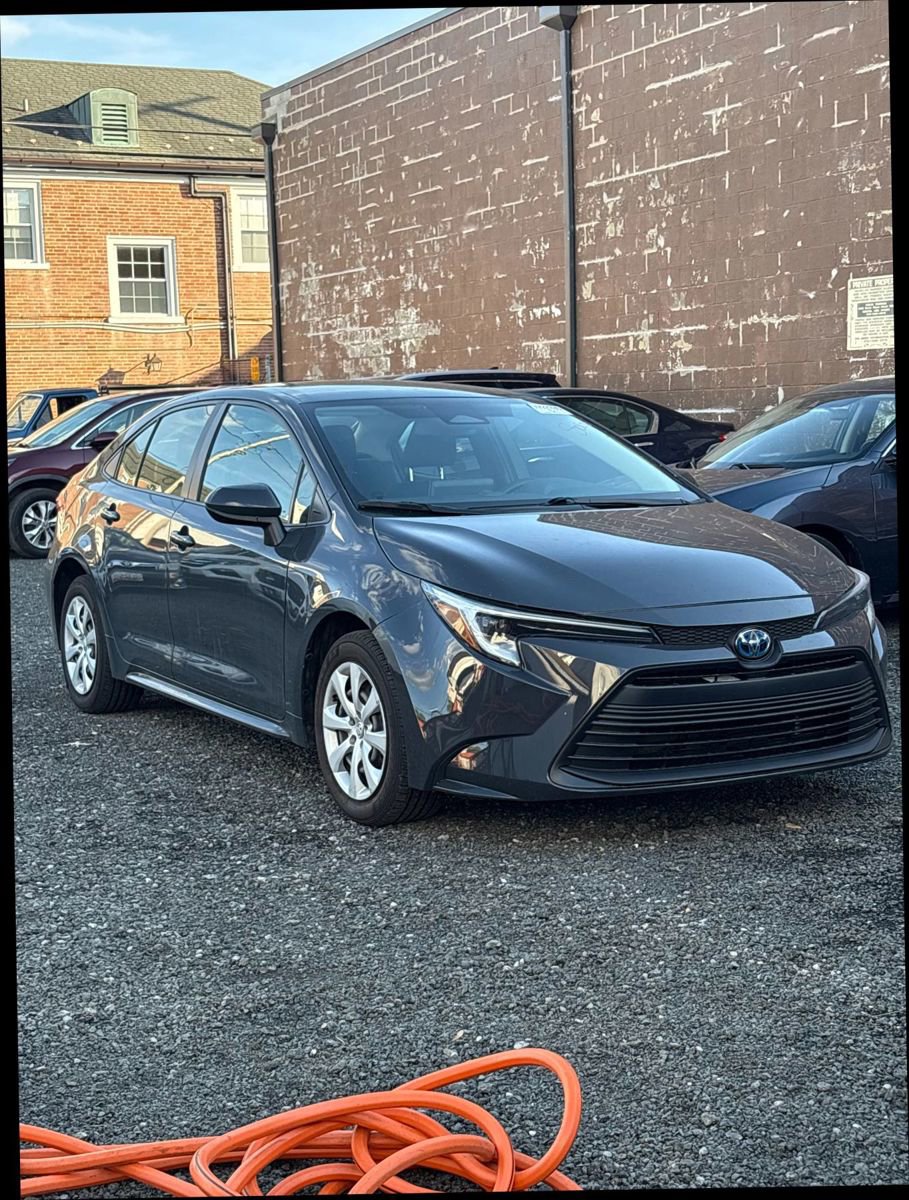Used 2023 Toyota Corolla LE FWD image 9