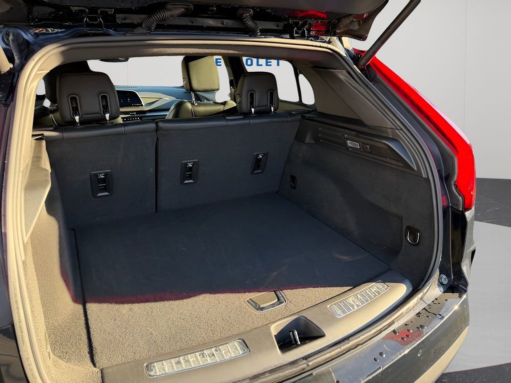 Used 2024 Cadillac XT4 Premium Luxury image 32