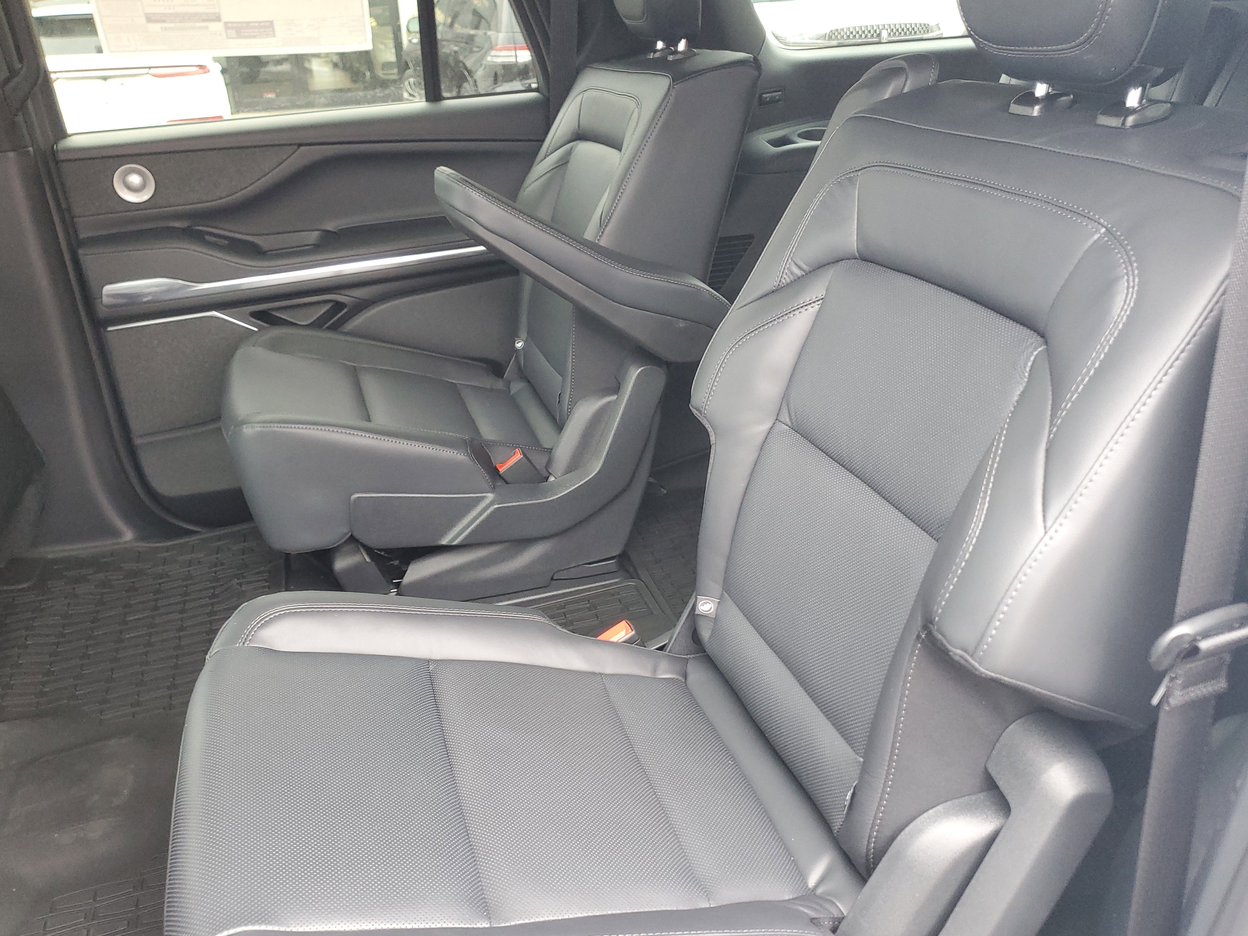 New 2026 Lincoln Navigator L Reserve w/ Jet Appearance Package image 30