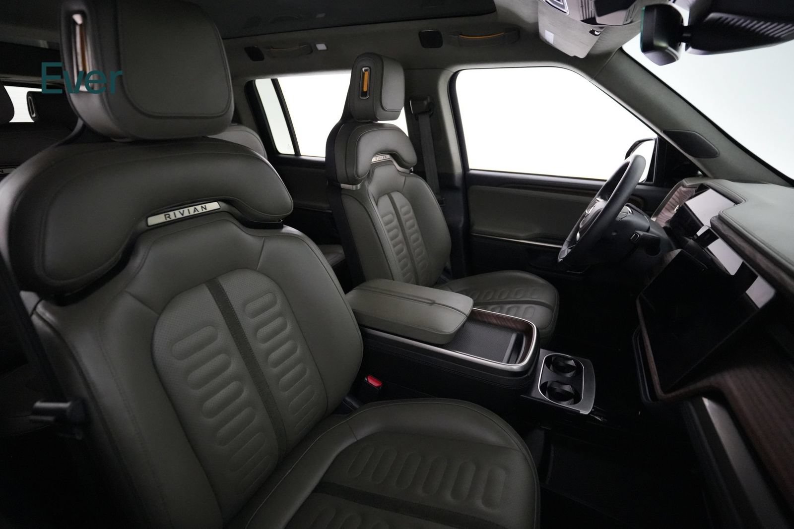Used 2024 Rivian R1S Adventure AWD/4WD image 23