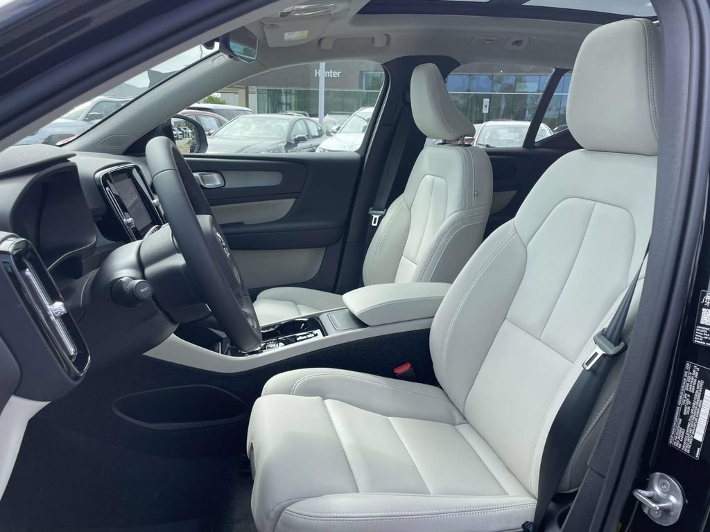 New 2026 Volvo XC40 B5 Plus w/ Protection Package Premier AWD/4WD image 8