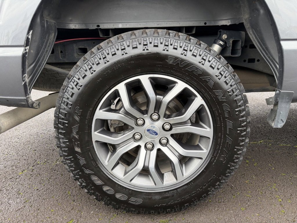 Used 2022 Ford F150 Lariat w/ Trailer Tow Package image 10