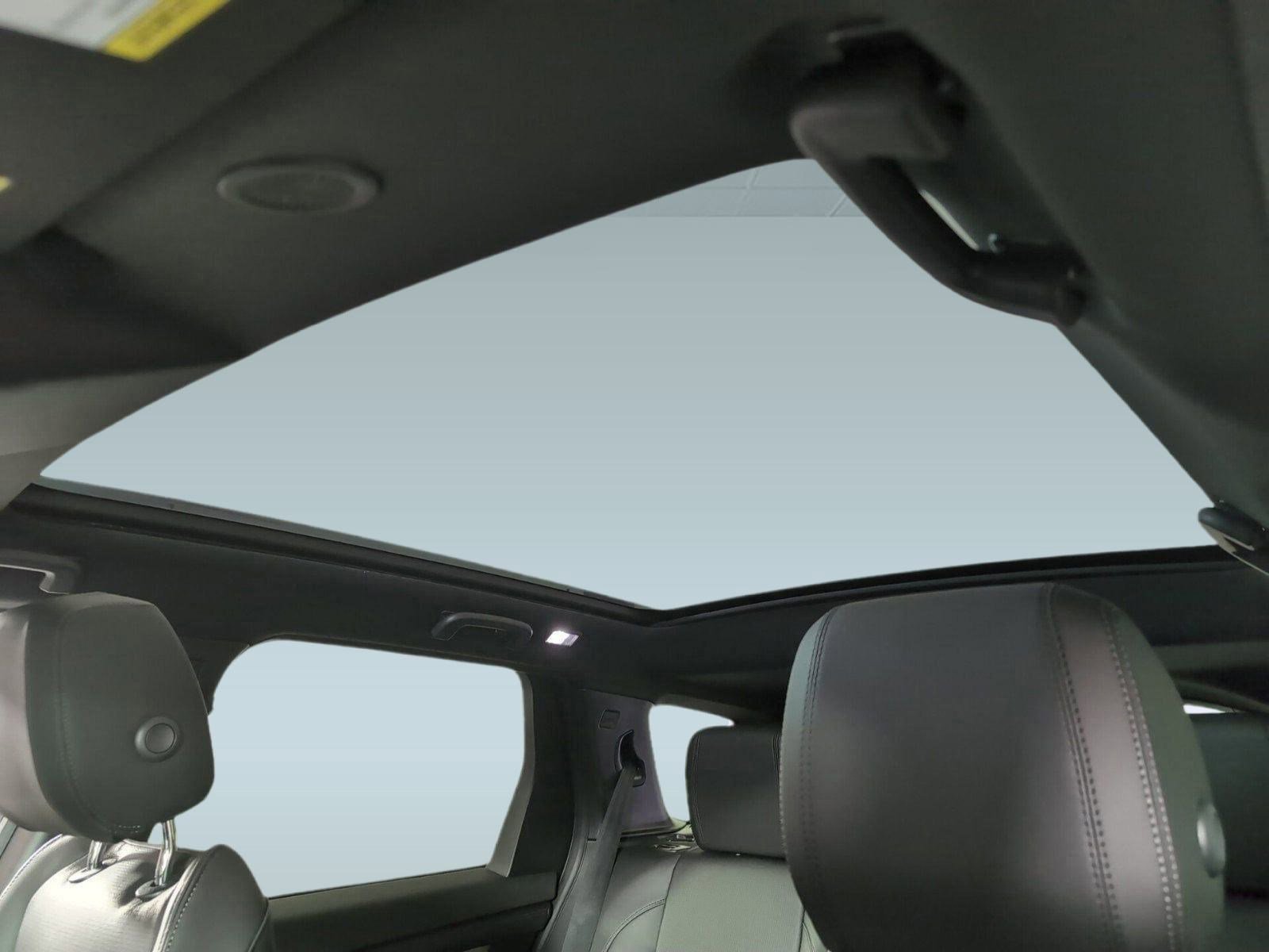 Certified 2025 Land Rover Discovery Sport Dynamic SE image 12