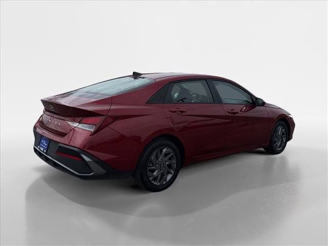 Used 2024 Hyundai Elantra SEL image 6