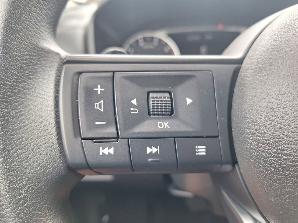 Used 2024 Nissan Rogue SV FWD image 13