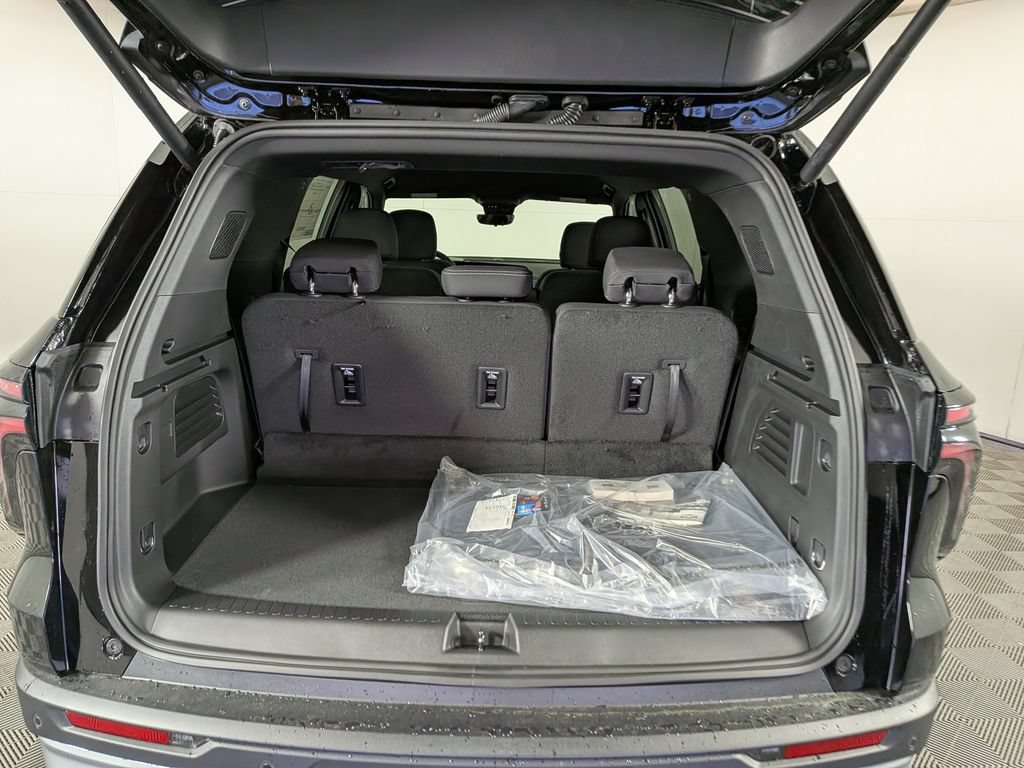 New 2026 Chevrolet Traverse LT w/ Driver Confidence Package AWD/4WD image 13