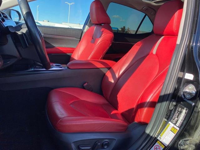 Used 2018 Toyota Camry XSE image 14