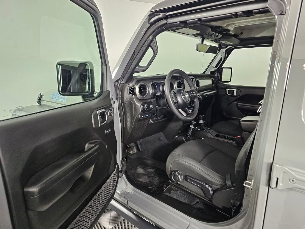 Used 2023 Jeep Wrangler Unlimited AWD/4WD image 17