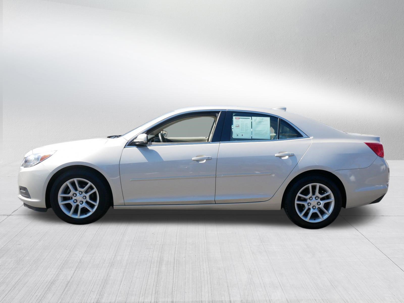 Used 2015 Chevrolet Malibu LT w/ Power Convenience Package FWD image 4