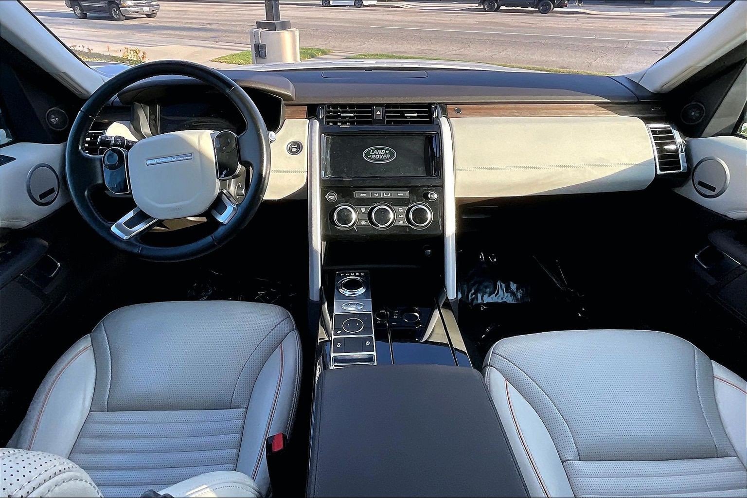 Used 2019 Land Rover Discovery HSE AWD/4WD image 15
