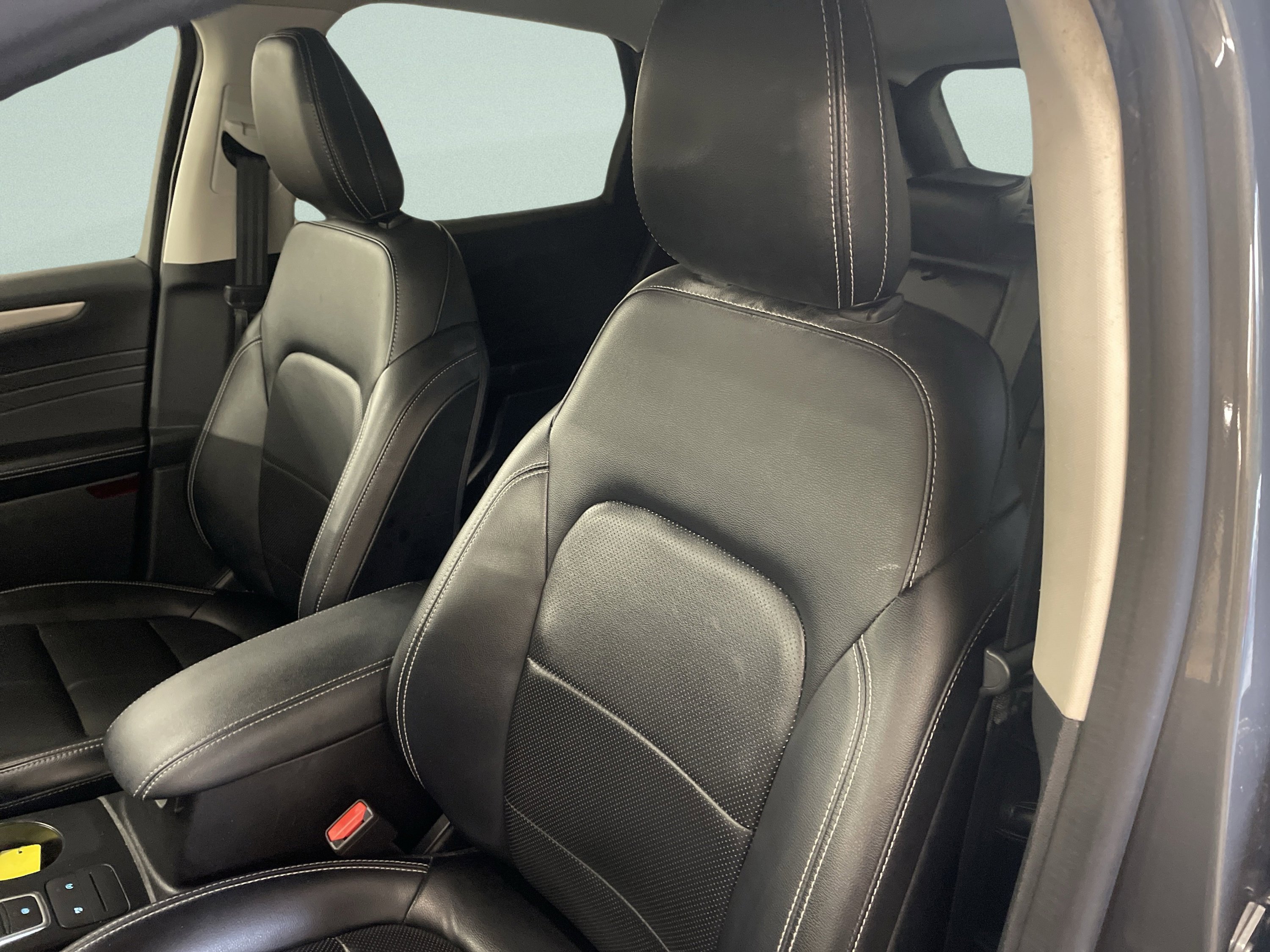 Used 2022 Ford Escape SEL image 14