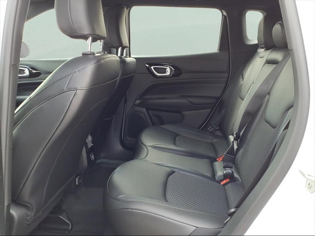 New 2026 Jeep Compass Latitude image 12