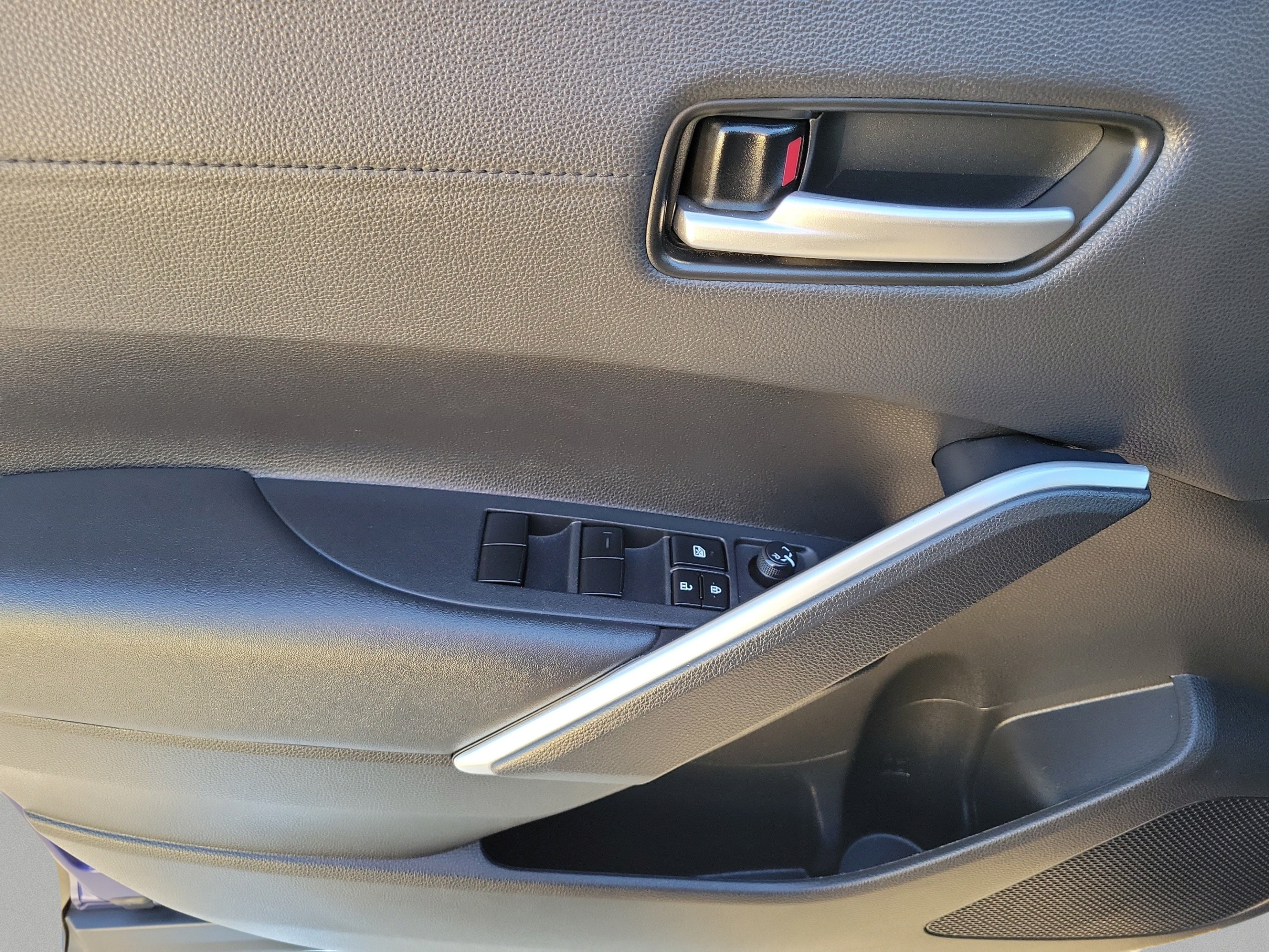 Used 2024 Toyota Corolla Cross XLE FWD image 13