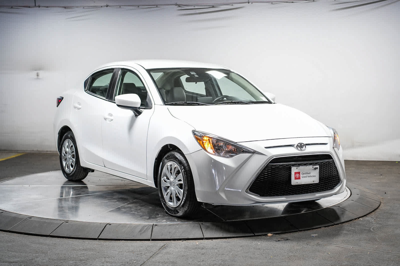 Certified 2019 Toyota Yaris L FWD image 9