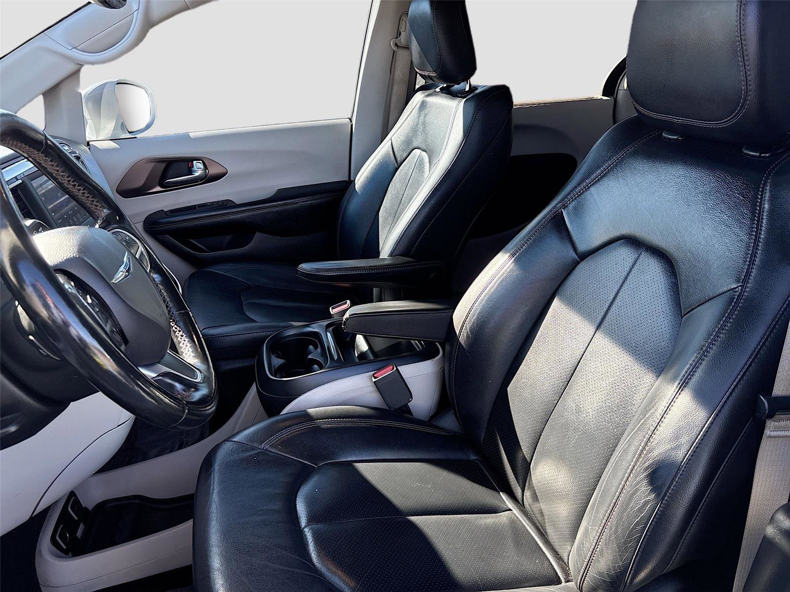 Used 2019 Chrysler Pacifica Touring-L image 23