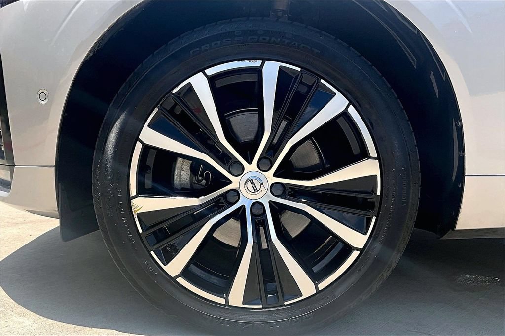 Certified 2023 Volvo XC60 B5 Plus w/ Climate Package AWD/4WD image 11