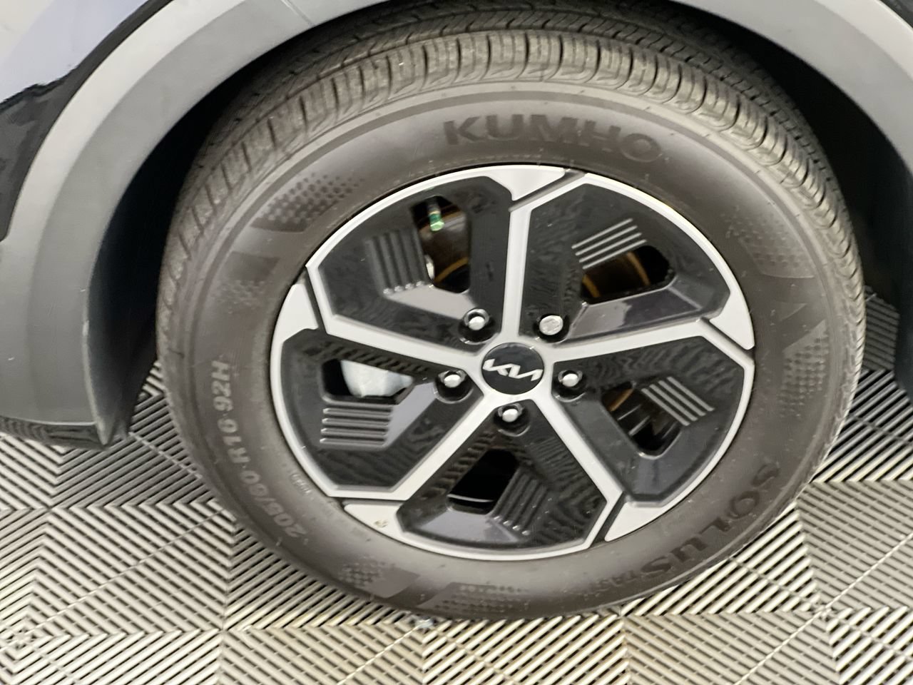 Certified 2023 Kia Niro LX FWD image 11
