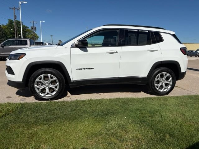 Used 2024 Jeep Compass Latitude AWD/4WD image 11
