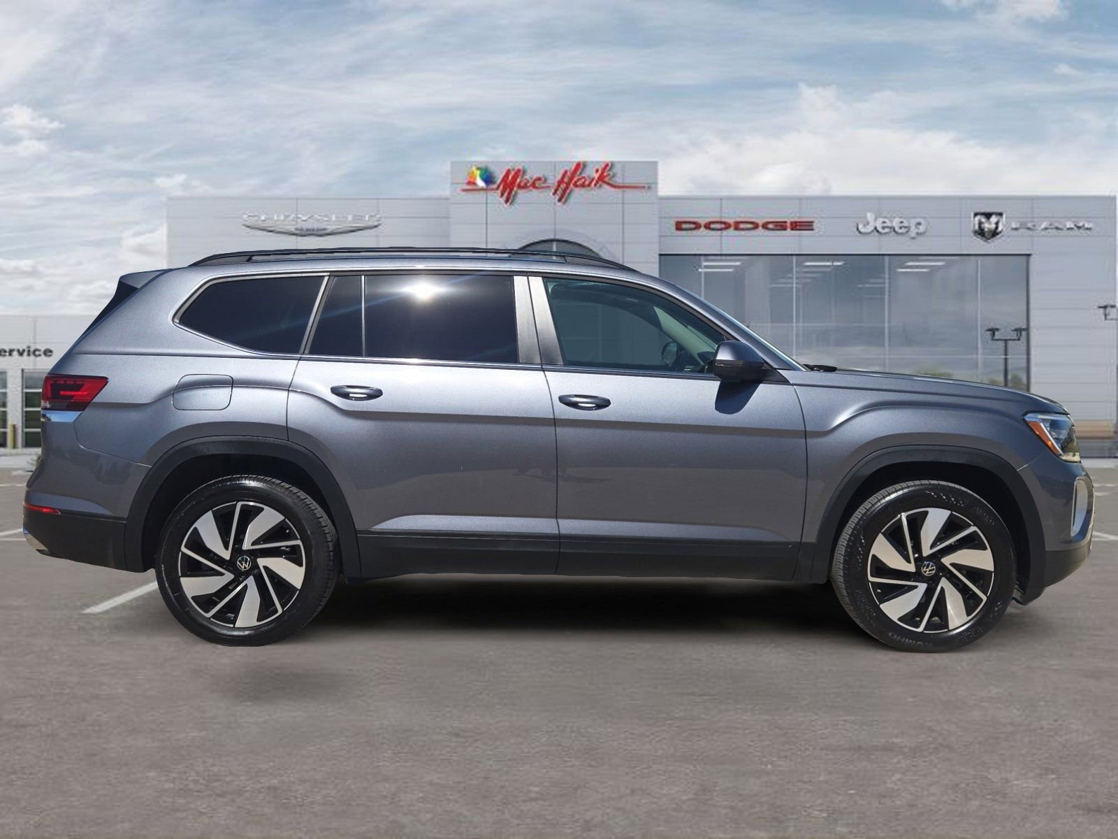 Used 2025 Volkswagen Atlas SE FWD image 6