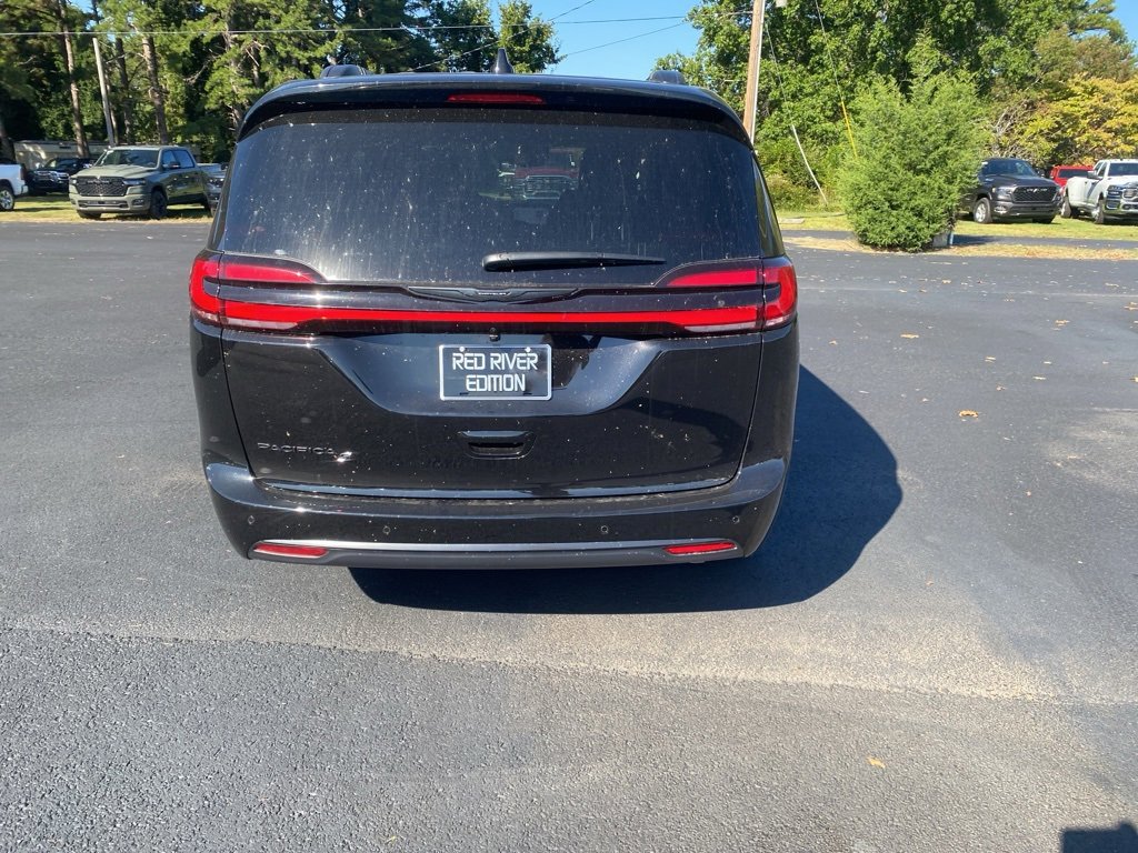 New 2026 Chrysler Pacifica Select w/ S Appearance Package image 6