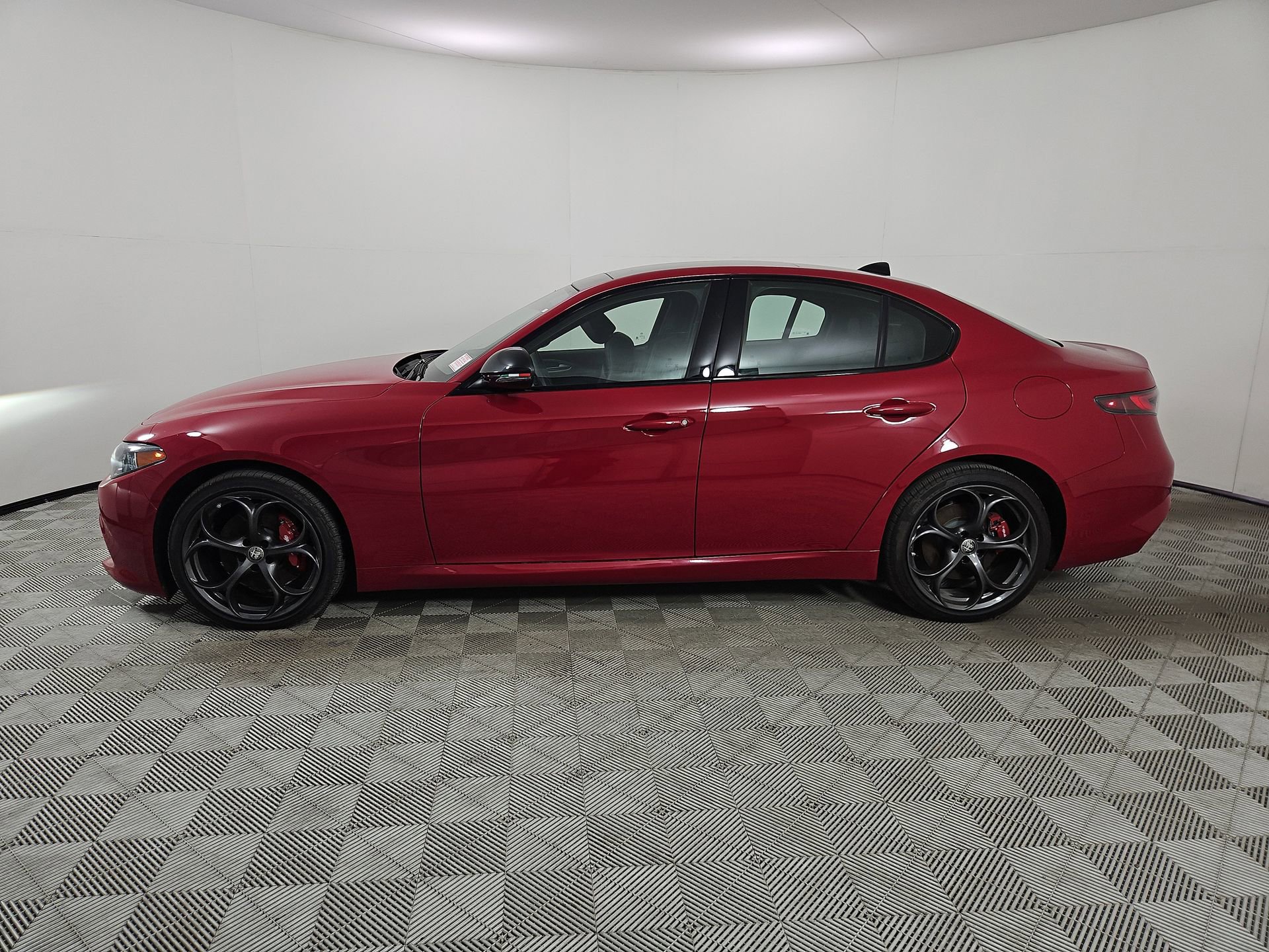Used 2025 Alfa Romeo Giulia AWD image 4
