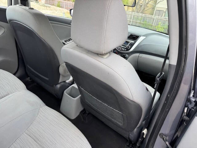 Used 2017 Hyundai Accent SE image 15